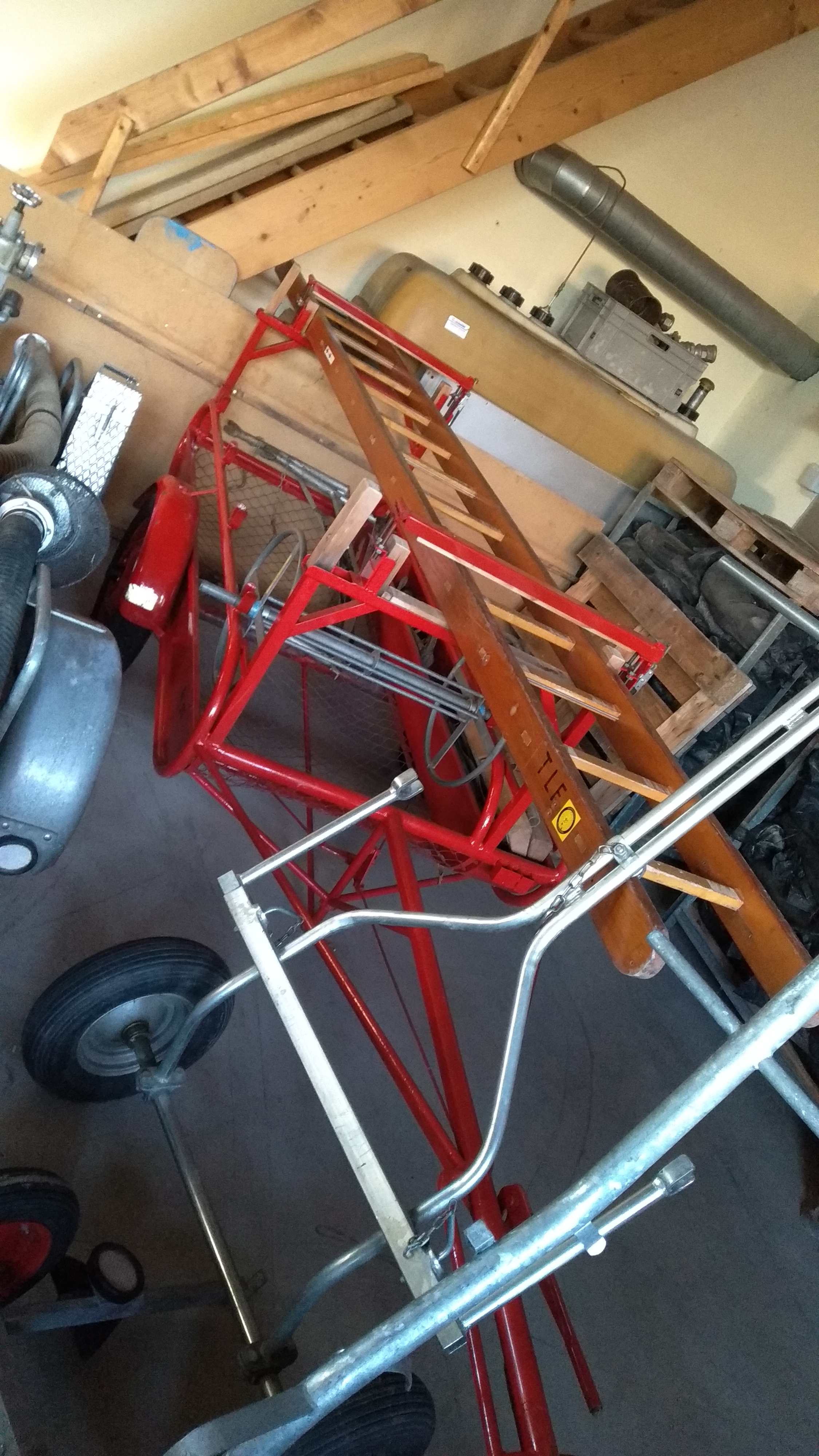 Artikel 5: Leiter-, Schlauchhaspelwagen mit Haspel und Leiter
